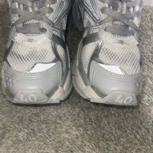 Bal. Silver & white Runners sneakers 🩶 - Picture 3 of 5